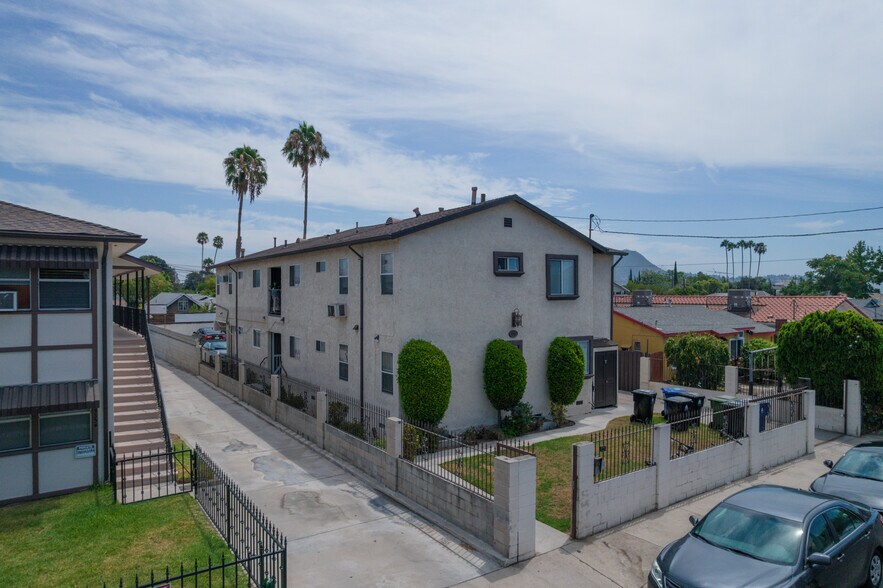 More Photos Of 5328 Auckland Ave, North Hollywood Apartments For Sale