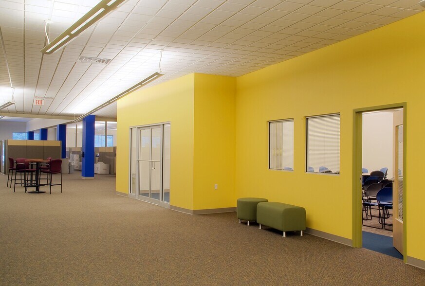 More Photos Of 801 Presque Isle Dr, Plum Warehouse For Lease