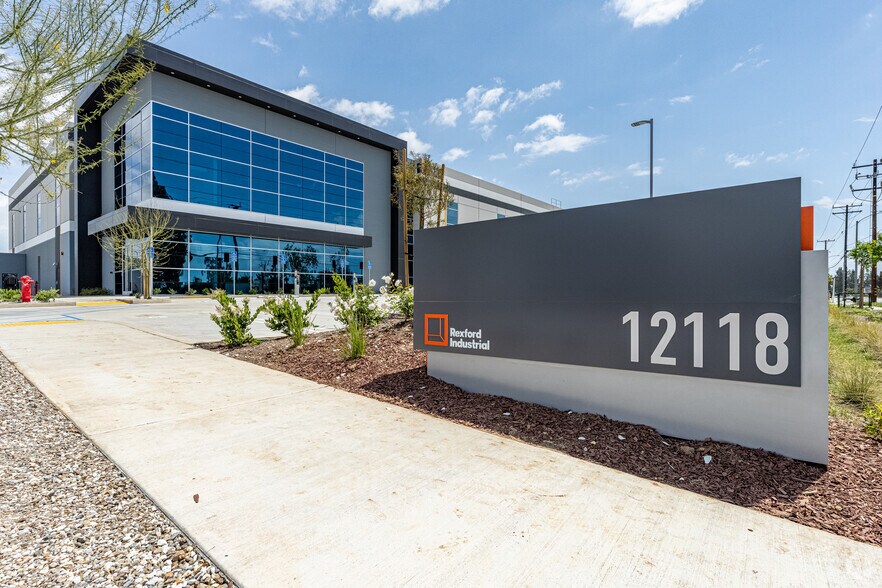 More Photos Of 12118 Bloomfield Ave, Santa Fe Springs Distribution For Lease