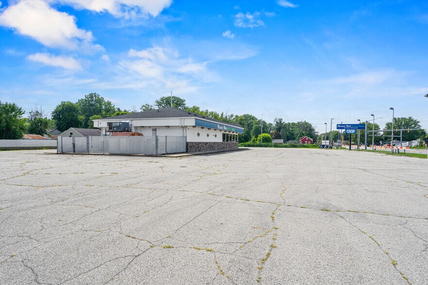 More Photos Of W7293 US Highway 10 114, Menasha Auto Dealership For Sale