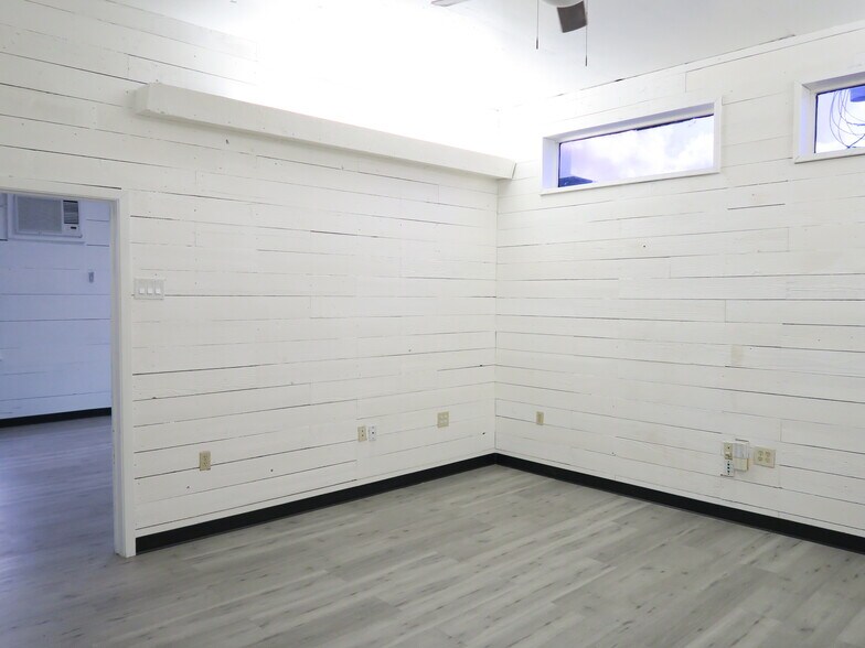 More Photos Of 5707 Schumacher Ln, Houston Auto Dealership For Lease