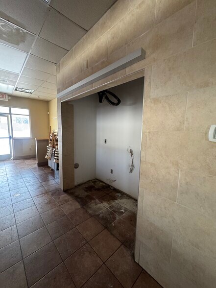 More Photos Of 1975 Abbott Rd, Anchorage Fast Food For Sale