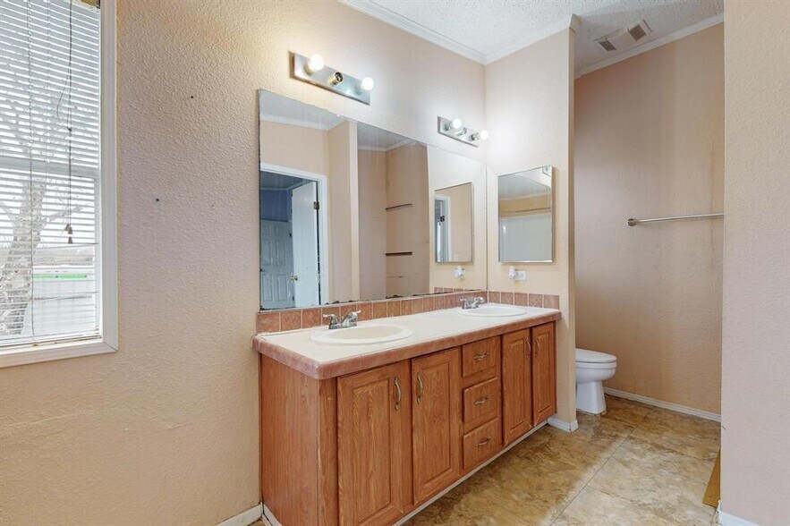 More Photos Of 262 Highway 290 E, Elgin Specialty For Sale