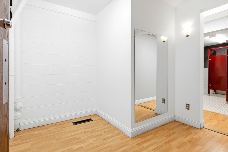 More Photos Of 1360 S Main St, Salt Lake City Freestanding For Lease