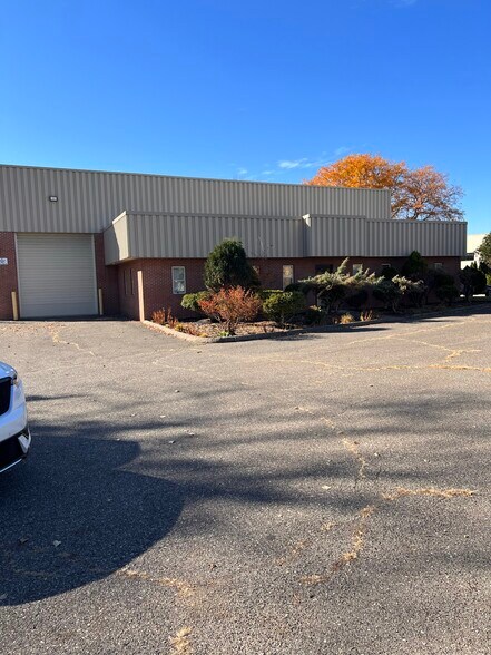 More Photos Of 43555 Utica Rd, Sterling Heights Warehouse For Lease