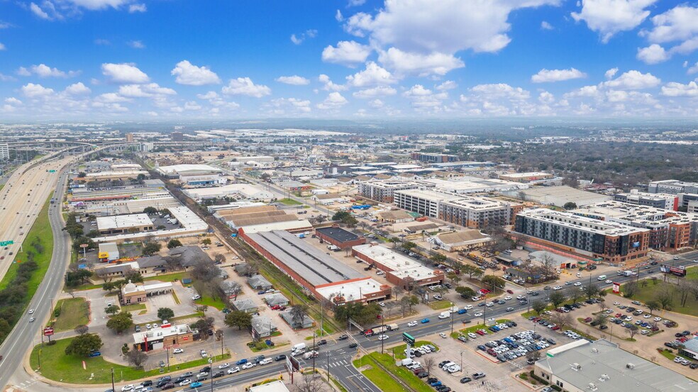 More Photos Of 4201 Congress Ave S, Austin Unknown For Lease