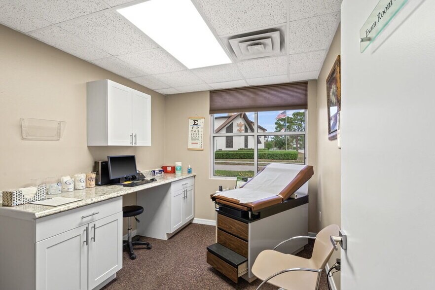 More Photos Of 3800 26th St W, Bradenton Medical For Sale