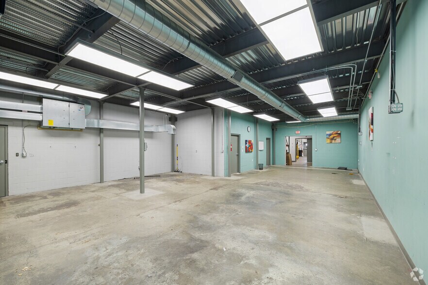 More Photos Of 252-262 Depot Rd, Milford Light Distribution For Lease