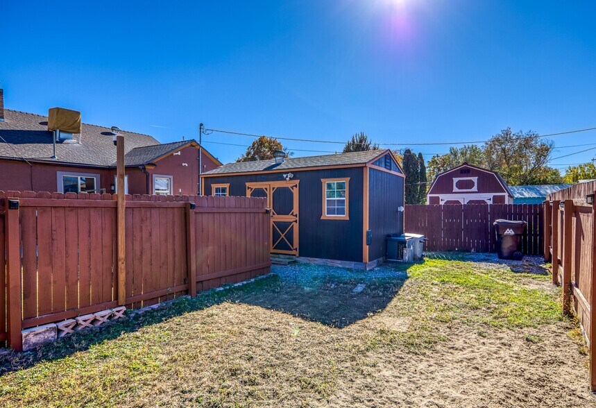 More Photos Of 1047 N 1st St, Montrose Office For Sale