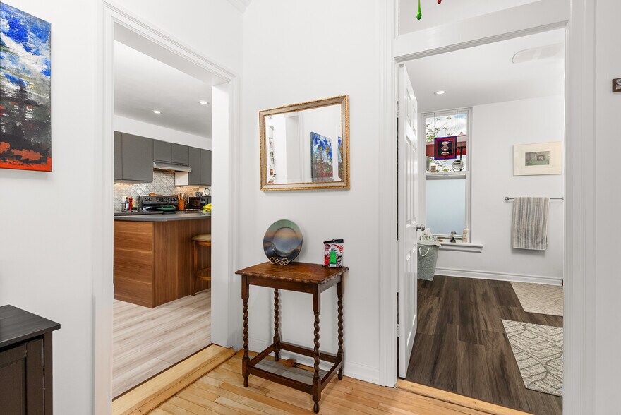 More Photos Of 68 Main St E, Huntsville Storefront For Sale