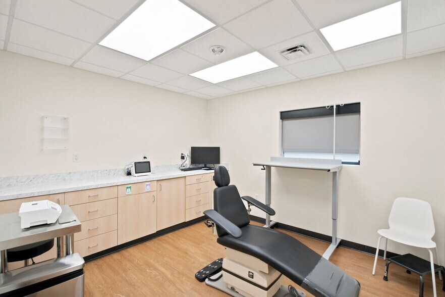 More Photos Of 816 S Mount Olive St, Siloam Springs Medical For Sale