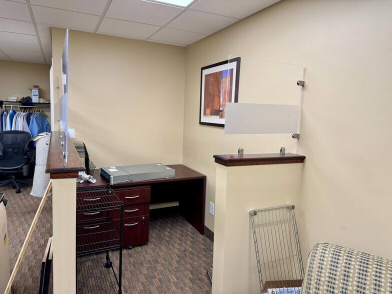 More Photos Of 225 Gordons Corner Rd, Manalapan Township Medical For Lease