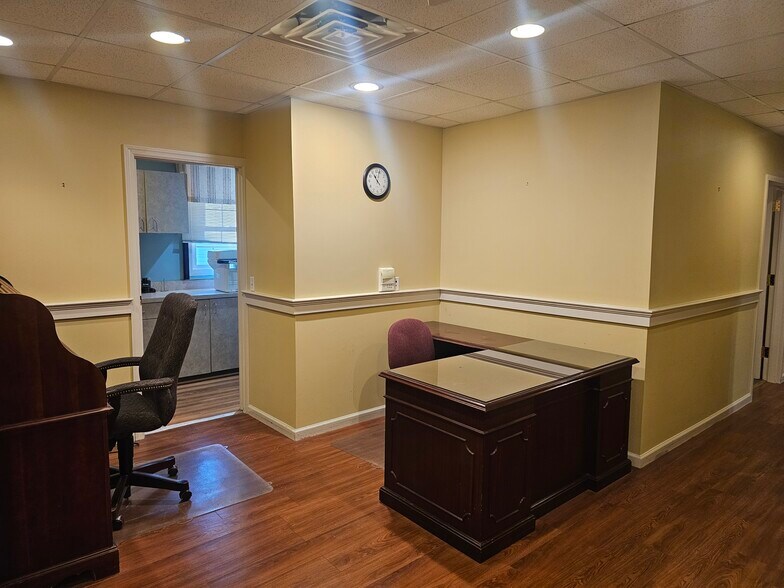 More Photos Of 32 Church St, Flemington Office Residential For Lease