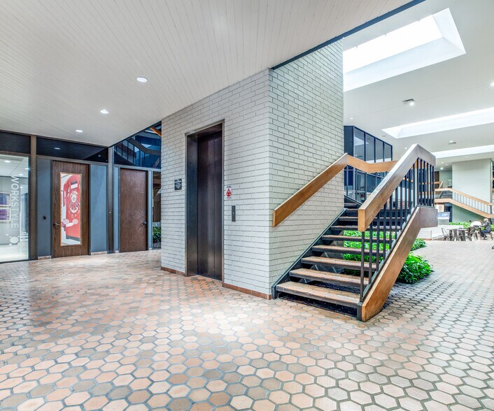 More Photos Of 340 N Sam Houston Pky E, Houston Office For Lease