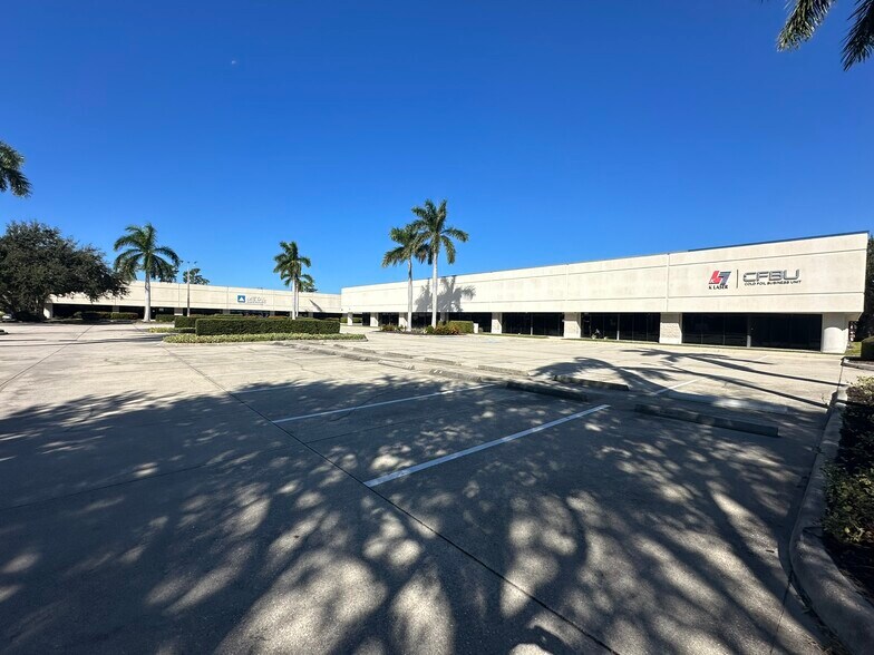 More Photos Of 7602-7644 15th St E, Sarasota Unknown For Lease