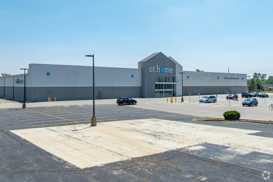 More Photos Of 9570 Fields Ertel Rd, Loveland Freestanding For Lease