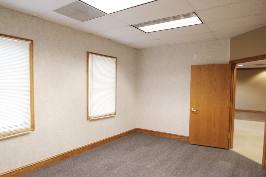 More Photos Of 285 E Reagan Dr, Medina Office For Lease