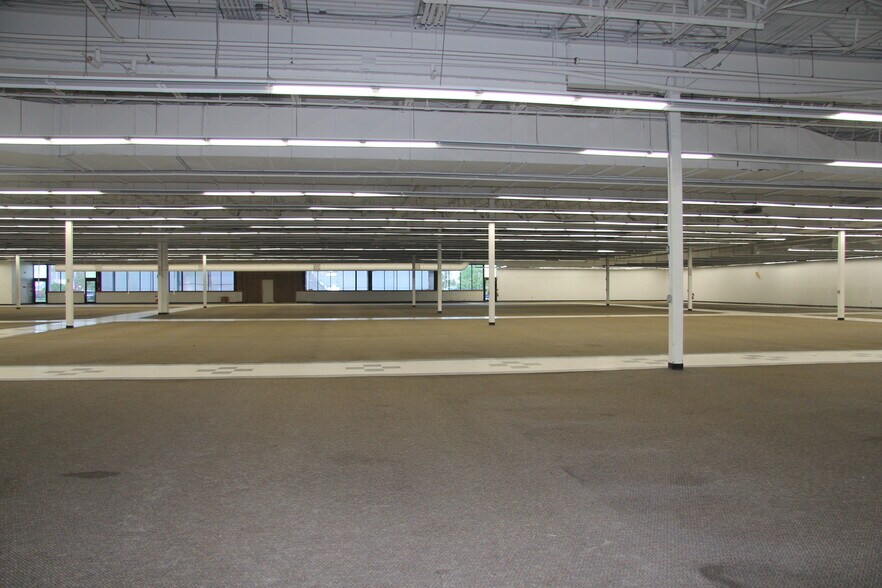 More Photos Of 405-443 Western Ave, South Portland Unknown For Lease