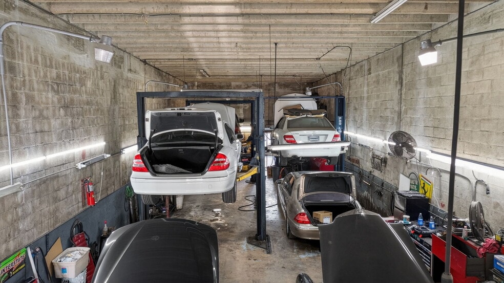 More Photos Of 3838 Shipping Ave, Miami Auto Repair For Sale
