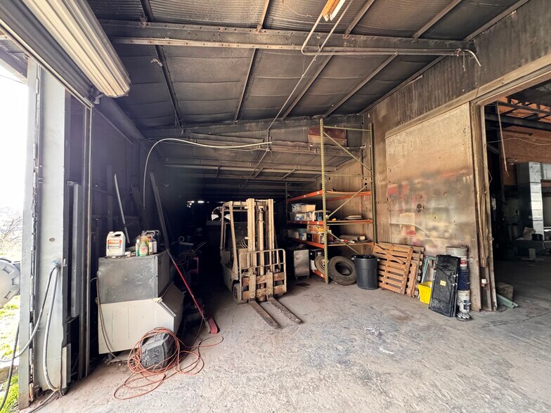 More Photos Of 4001 Bruhin Rd, Knoxville Warehouse For Sale