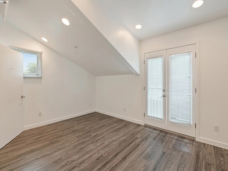 More Photos Of 1227 W 30th St, Los Angeles Apartments For Sale