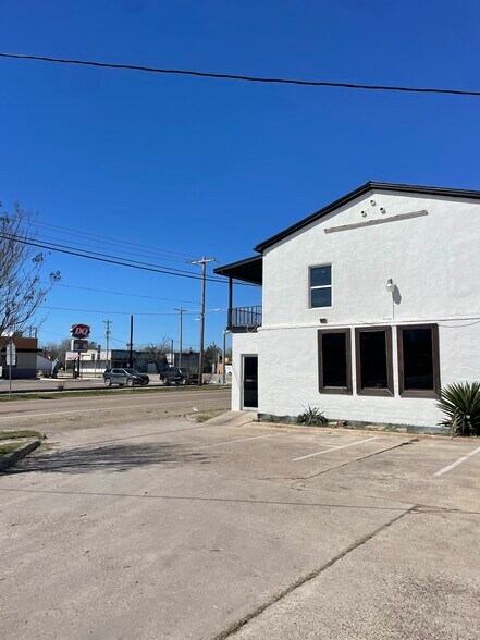 More Photos Of 444 Main St, Yorktown Restaurant For Sale