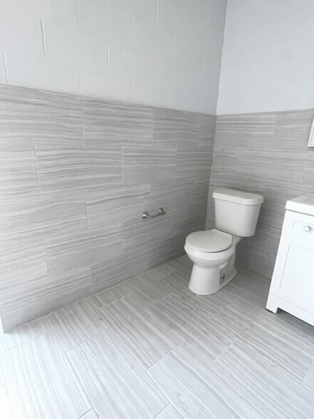 More Photos Of 2012-2040 Monroe St, Dearborn Medical For Lease