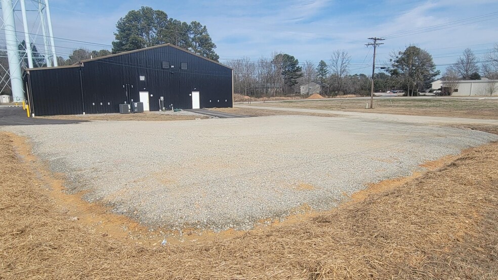 More Photos Of 207 Middle St, Greenwood Warehouse For Lease