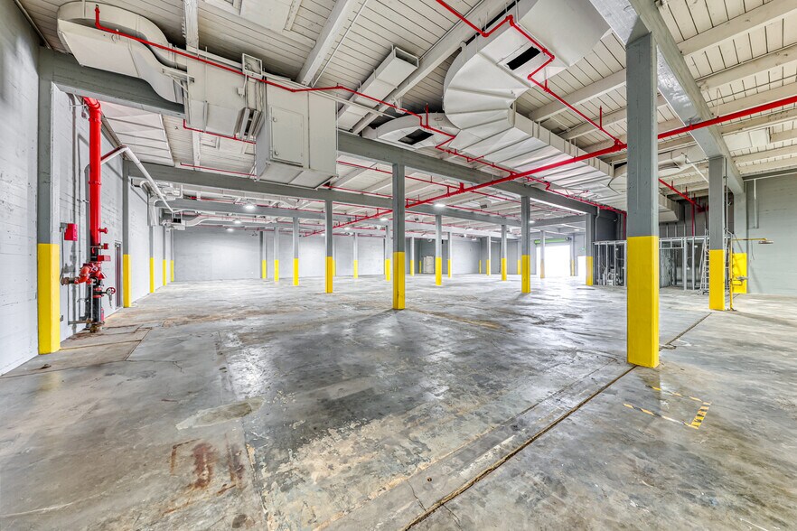 More Photos Of 190 S 4th St, Henderson Manufacturing For Lease