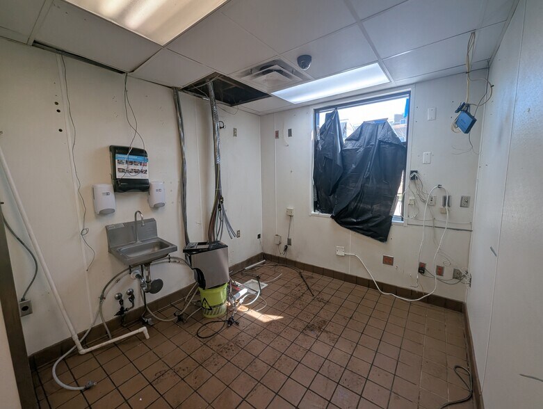 More Photos Of 816 E Front St, Traverse City Fast Food For Lease