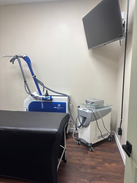 More Photos Of 24001 Orchard Lake Rd, Farmington Hills Medical For Sale