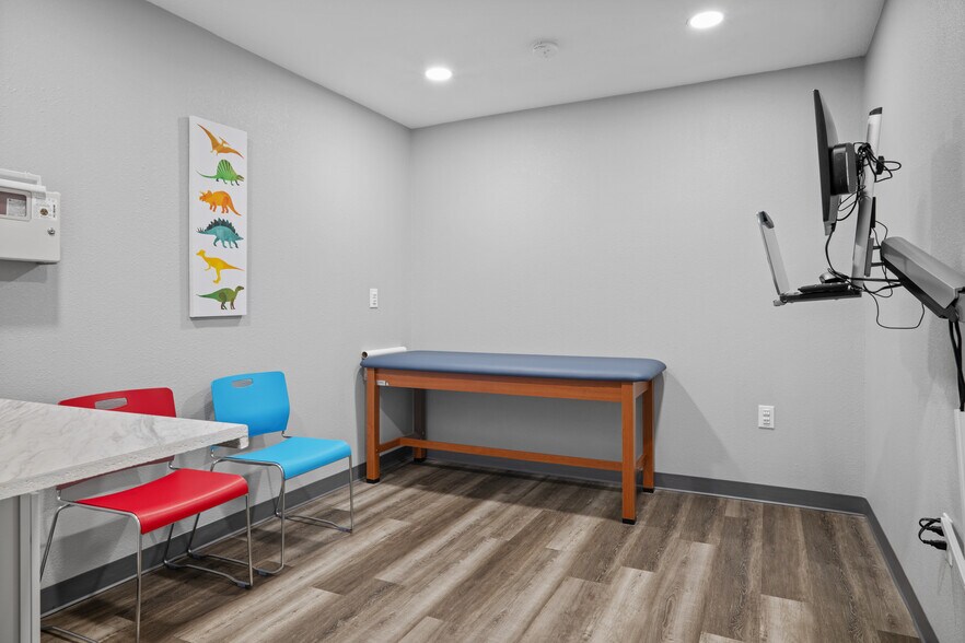 More Photos Of 7008 Jason Dr, Zephyrhills Medical For Sale