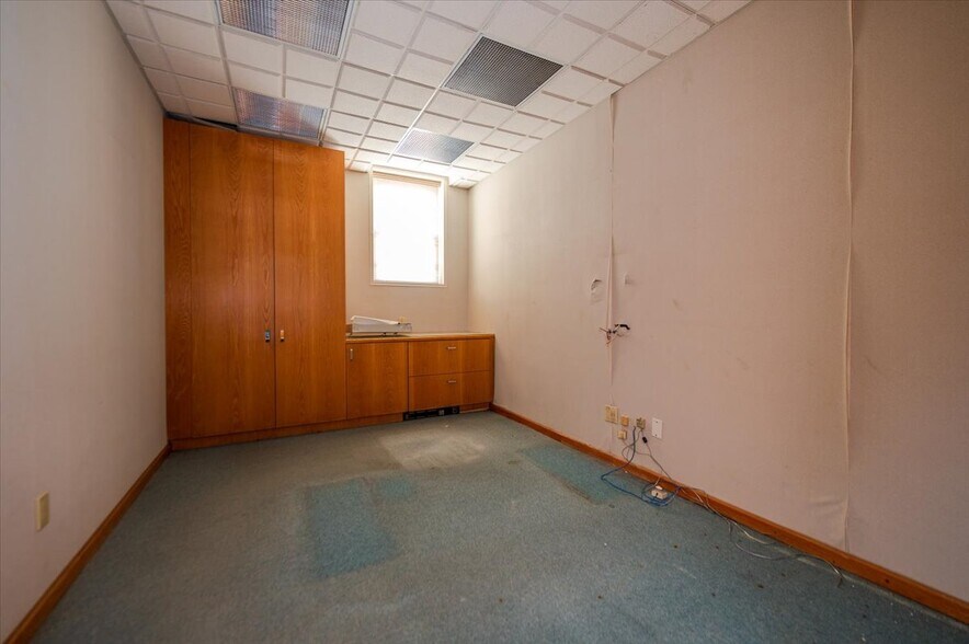 More Photos Of 195 N Village Ave, Rockville Centre Office For Sale