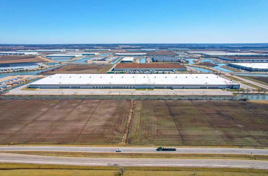 More Photos Of 3 Gateway Commerce Center Dr E, Edwardsville Distribution For Lease