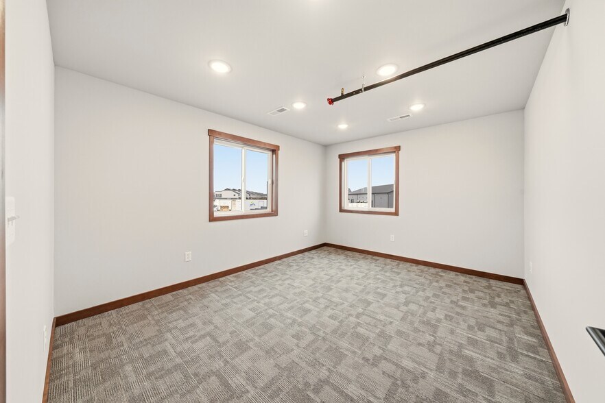 More Photos Of 1408 N Jackrabbit Ln, Belgrade Office For Sale