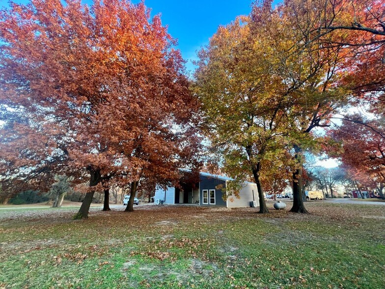 Primary Photo Of 6869 State 121 hwy, Bonham Specialty For Sale