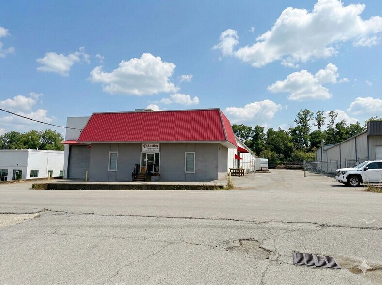 More Photos Of 439 McNally Dr, Nashville Manufacturing For Lease