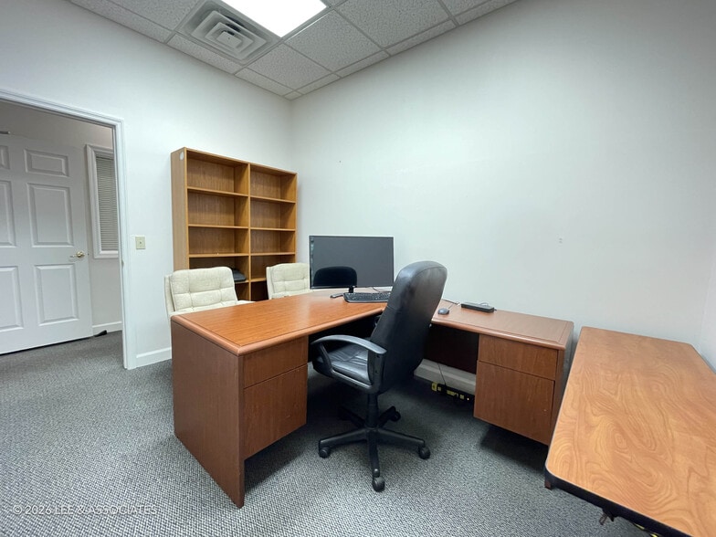 More Photos Of 2201 NW 40th Ter, Gainesville Office For Lease