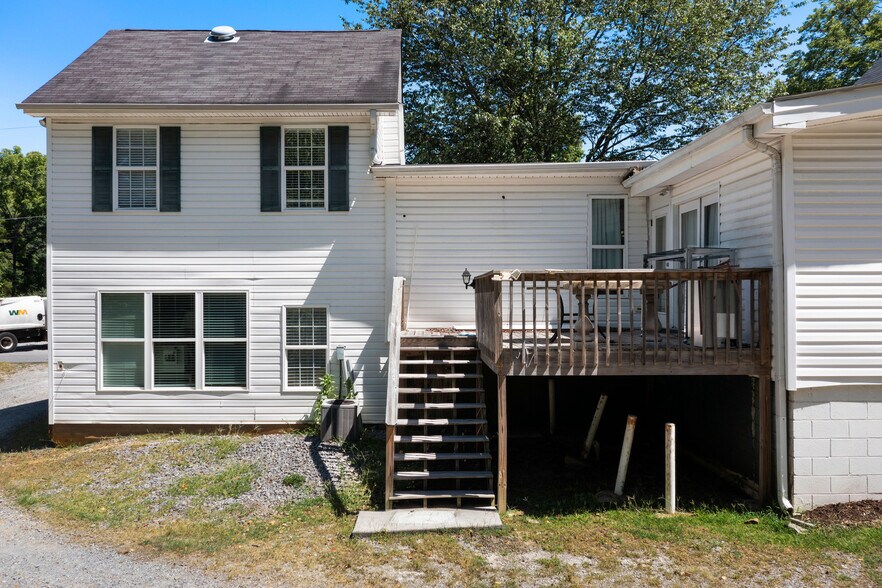 More Photos Of 9010 Main St, Woodstock Freestanding For Sale
