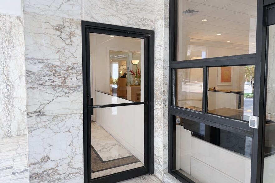 More Photos Of 5700 Collins Ave, Miami Beach Apartments For Sale