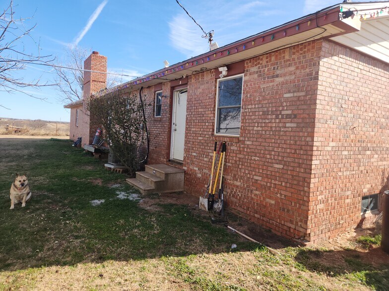 More Photos Of 20868 NE Townley Rd, Marlow Industrial For Sale