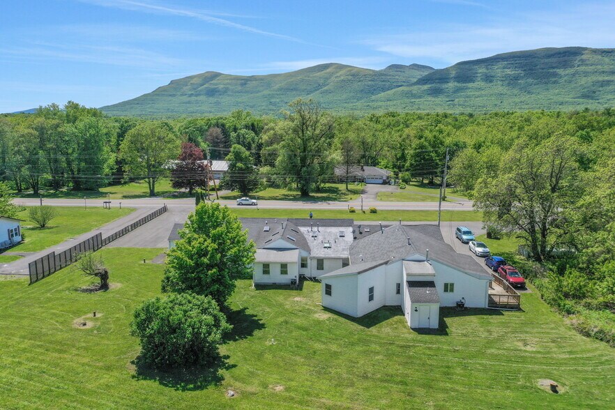 More Photos Of 3582-3586 NY-32, Saugerties Apartments For Sale