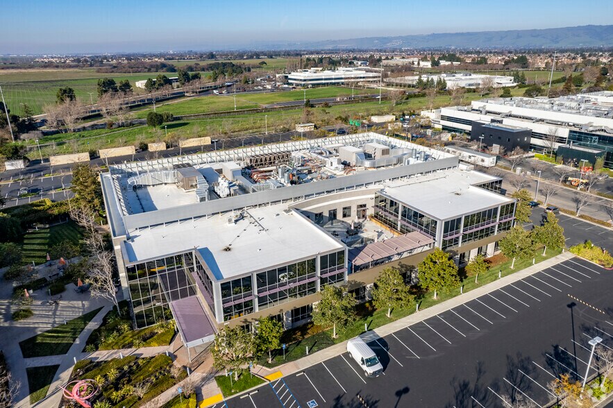 More Photos Of 6801 Kaiser Dr, Fremont Research And Development For Lease