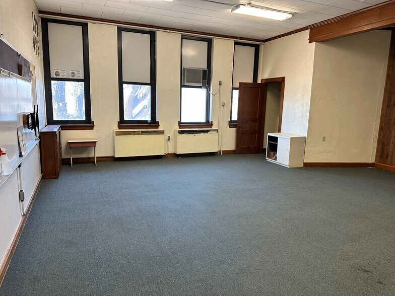 More Photos Of 210 W 7th Ave, Ashland Schools For Sale