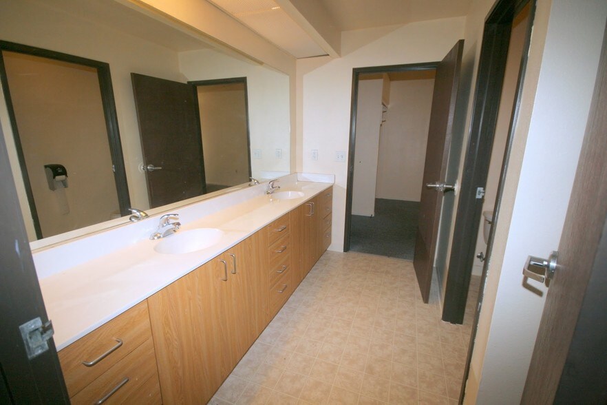 More Photos Of 3700 W Avenue L, Lancaster Schools For Lease