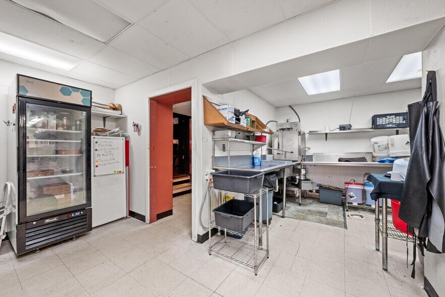 More Photos Of 31 Lakeside Dr, Harveys Lake Restaurant For Sale