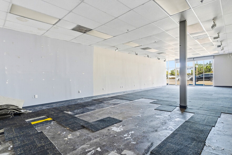 More Photos Of 5025 W Expressway 83, McAllen Restaurant For Lease