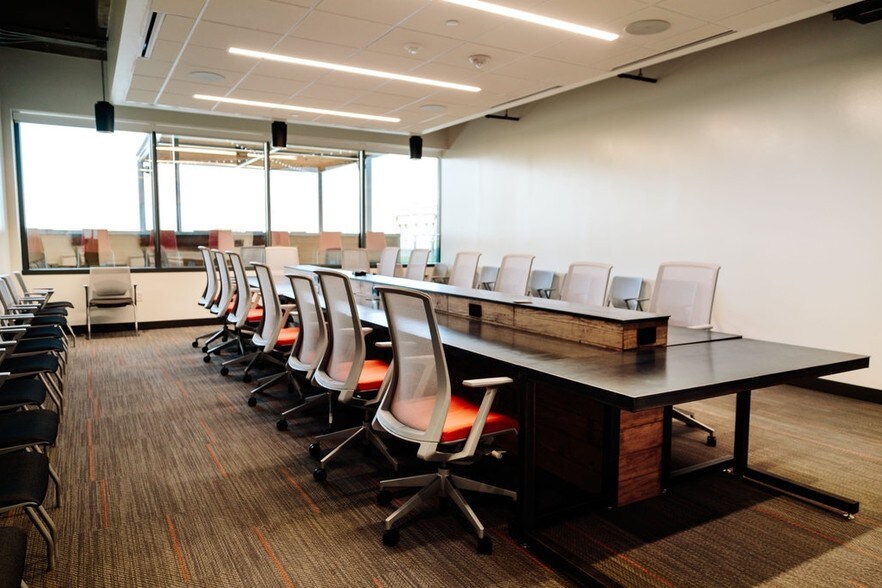 More Photos Of 3102 Oak Lawn Ave, Dallas Office For Lease