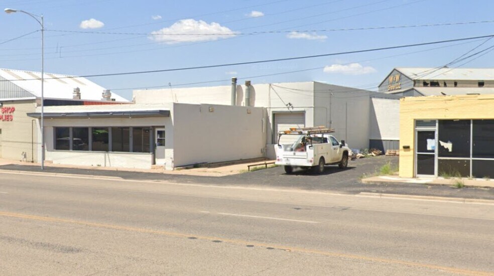 More Photos Of 2316 Clovis Hwy, Lubbock Showroom For Lease