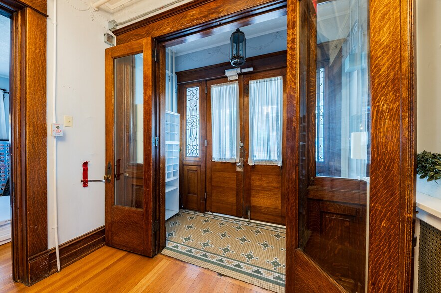 More Photos Of 1493 University Ave, Morgantown Sorority Fraternity House For Lease